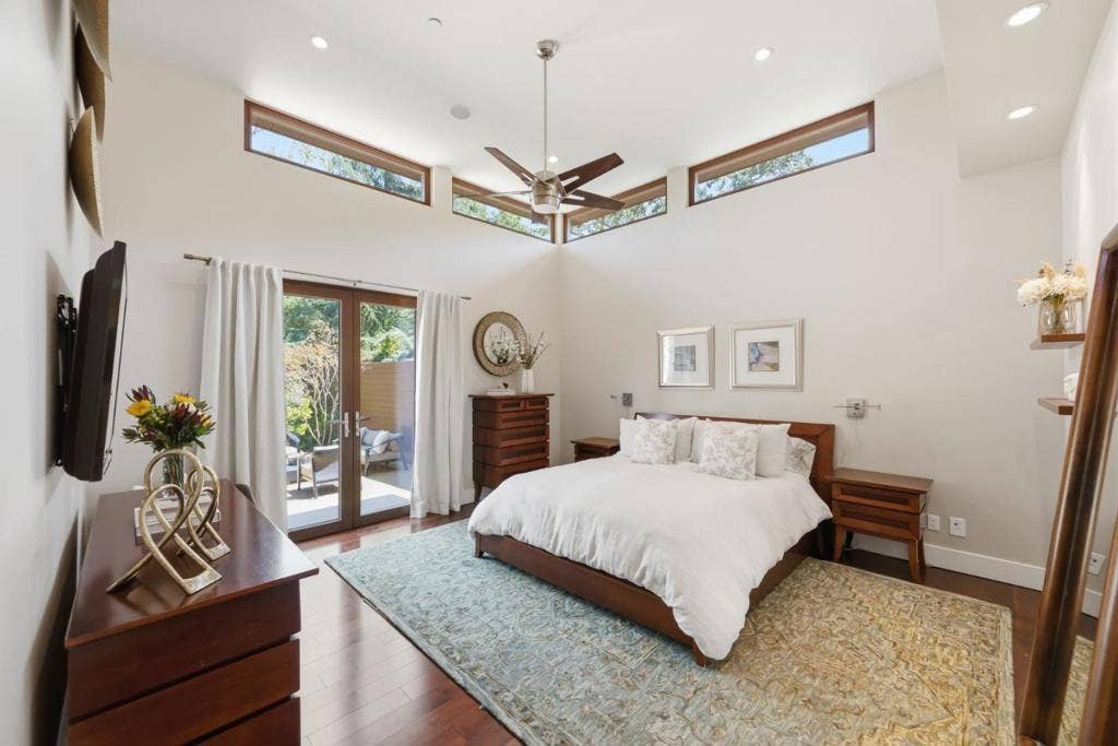 12271 Hilltop Drive, Los Altos Hills, CA 94024