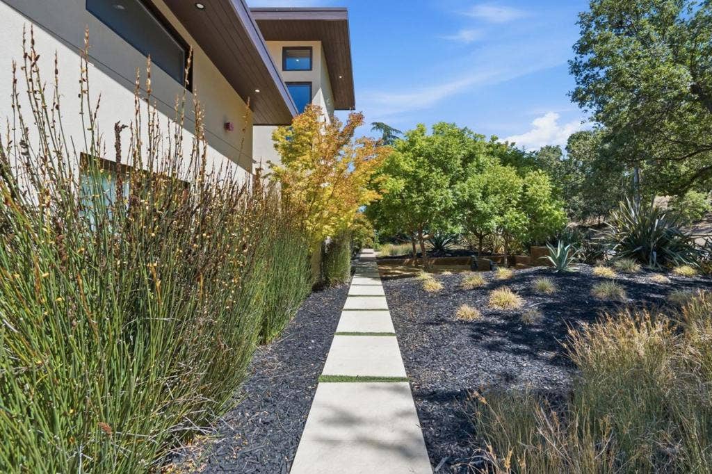 12271 Hilltop Drive, Los Altos Hills, CA 94024