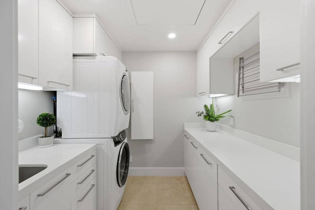 12271 Hilltop Drive, Los Altos Hills, CA 94024