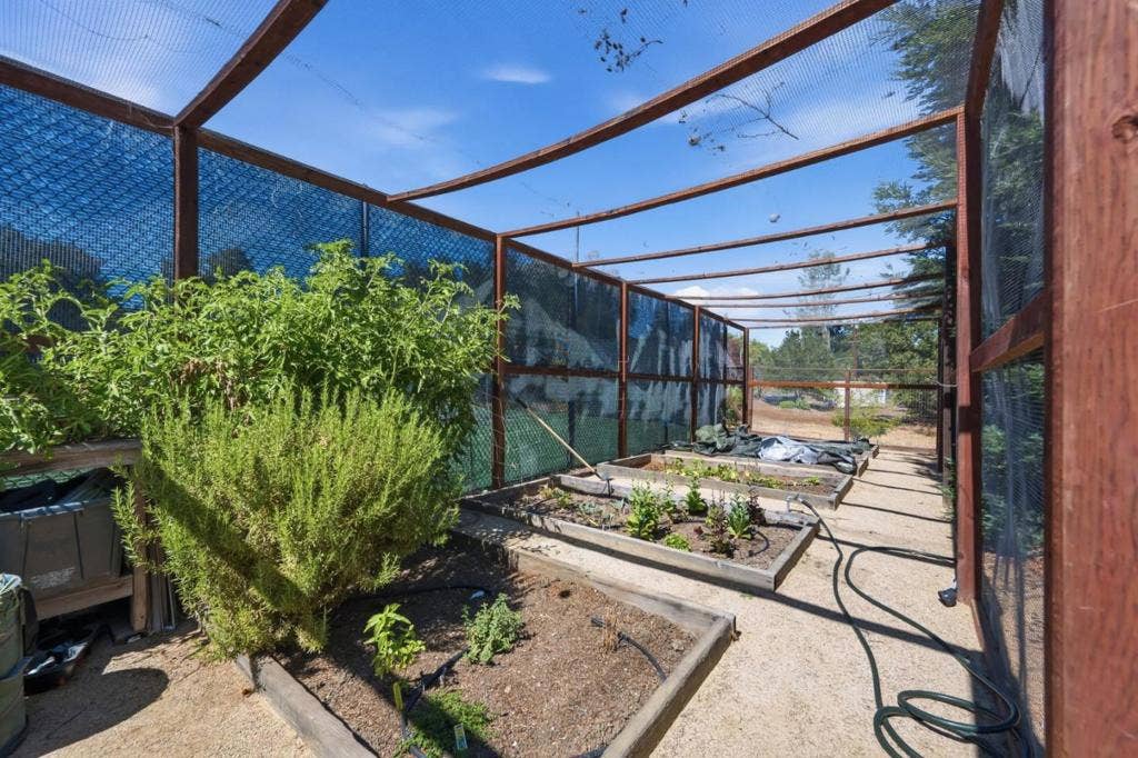 12271 Hilltop Drive, Los Altos Hills, CA 94024