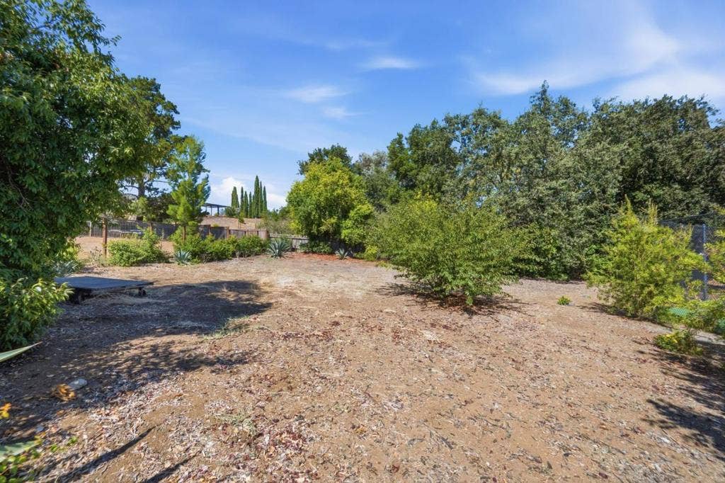 12271 Hilltop Drive, Los Altos Hills, CA 94024