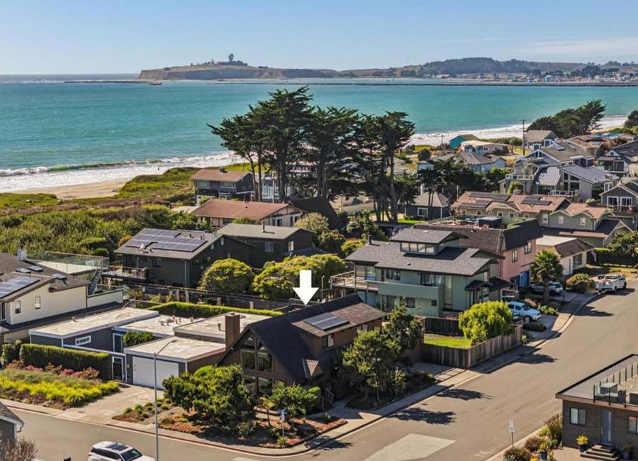 Property photo for 213 Roosevelt Boulevard, Half Moon Bay, CA