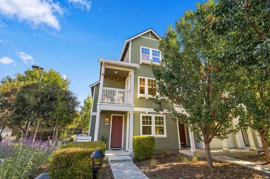 Property photo for 320 Circuit Way, Mountain View, CA
