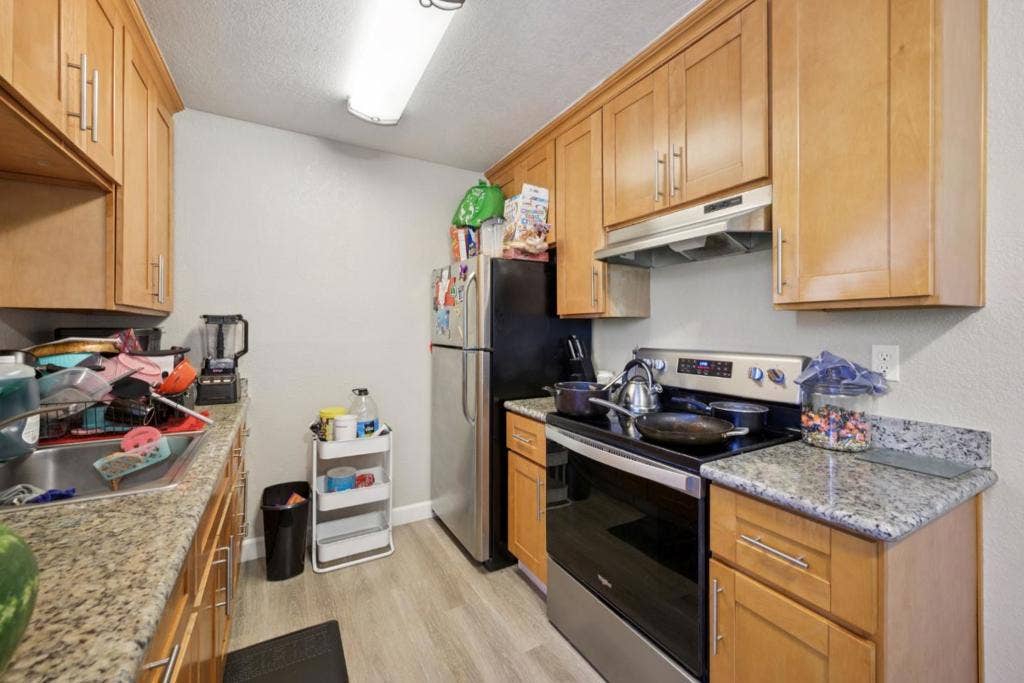 550 Berry Avenue, Hayward, CA 94544 550 Berry Avenue, Hayward, CA 94544
