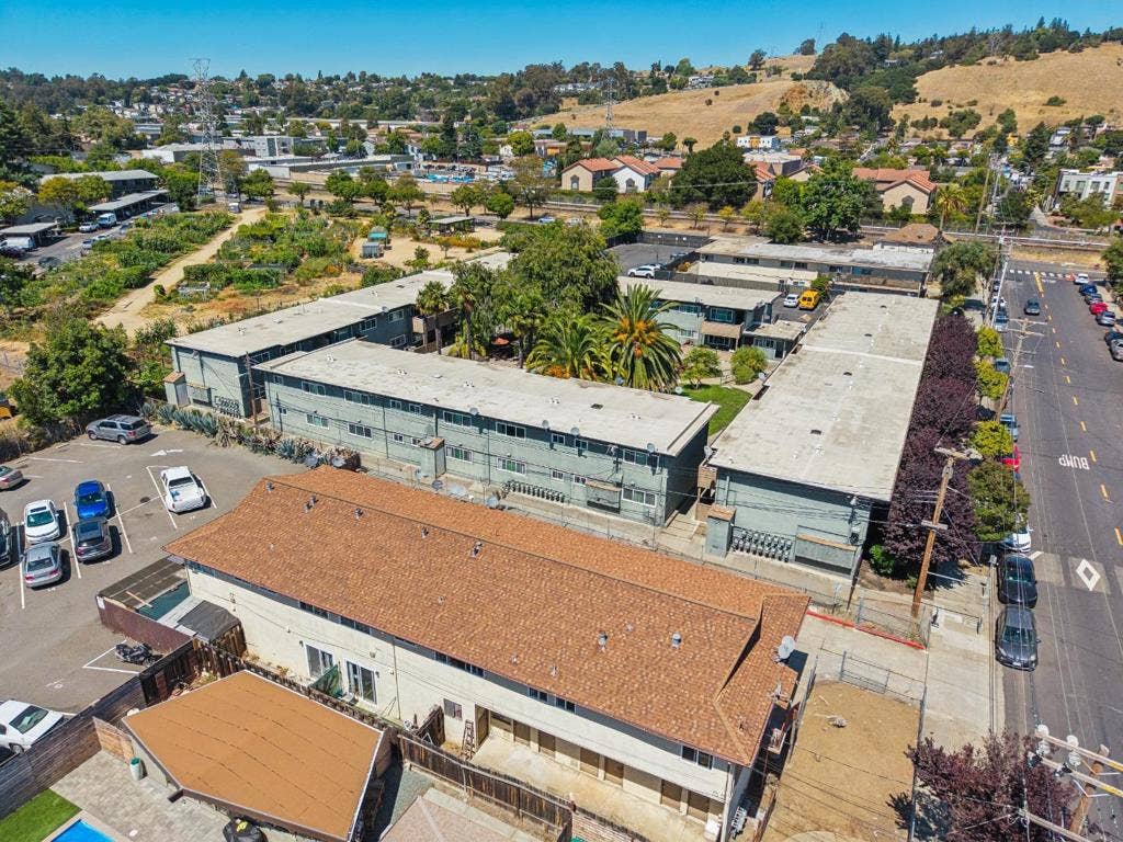 550 Berry Avenue, Hayward, CA 94544 550 Berry Avenue, Hayward, CA 94544
