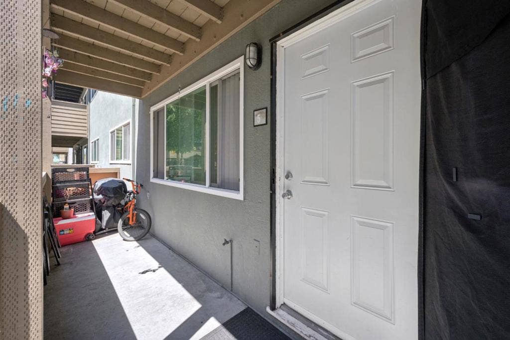 550 Berry Avenue, Hayward, CA 94544 550 Berry Avenue, Hayward, CA 94544