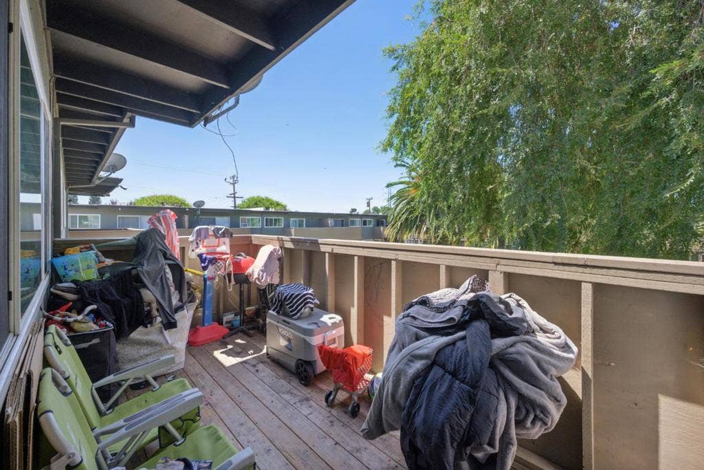 550 Berry Avenue, Hayward, CA 94544 550 Berry Avenue, Hayward, CA 94544