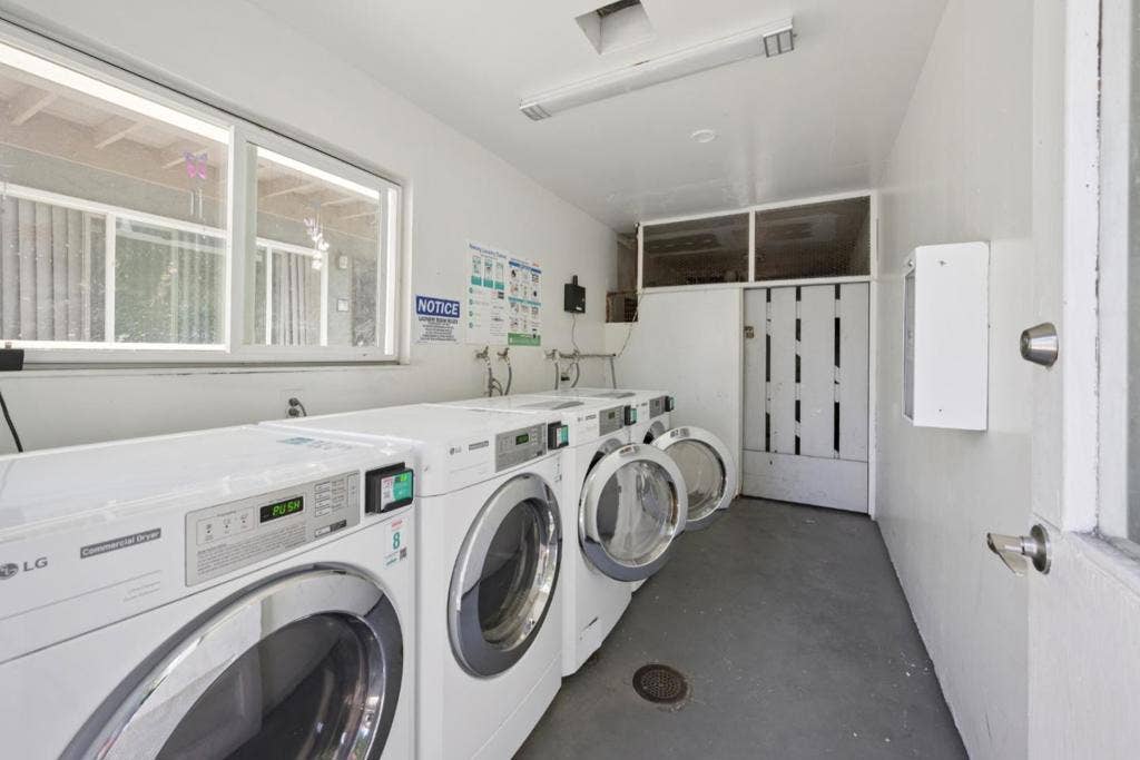 550 Berry Avenue, Hayward, CA 94544 550 Berry Avenue, Hayward, CA 94544