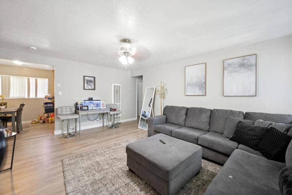 550 Berry Avenue, Hayward, CA 94544 550 Berry Avenue, Hayward, CA 94544