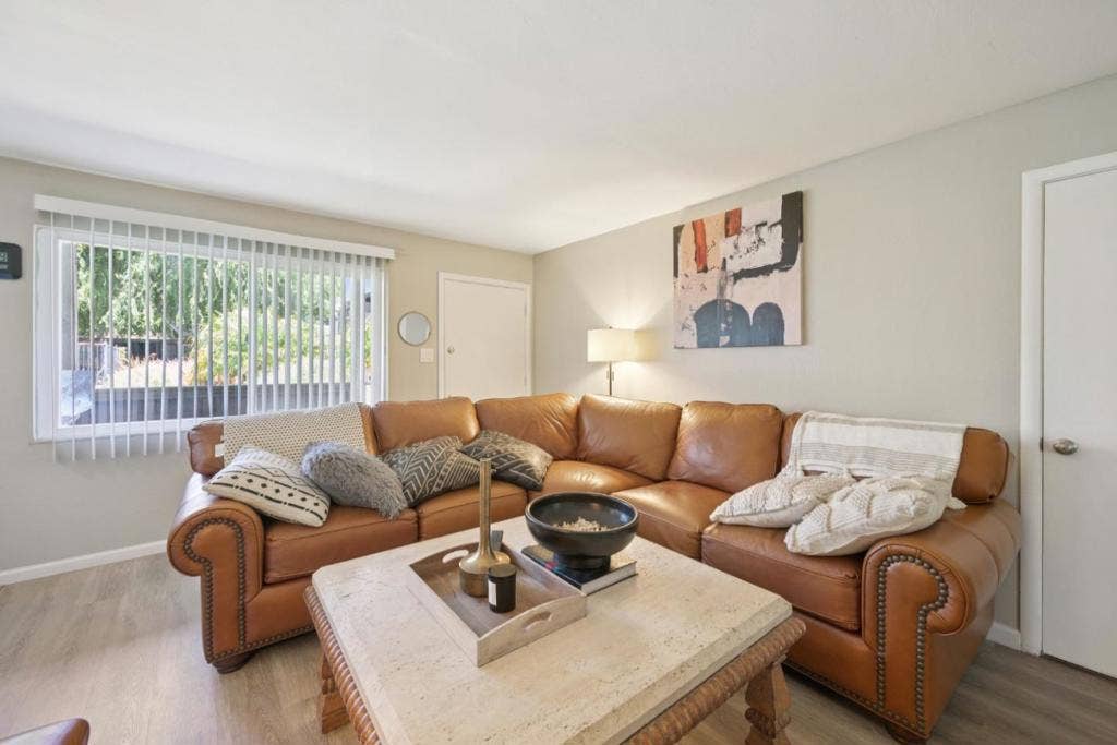 550 Berry Avenue, Hayward, CA 94544 550 Berry Avenue, Hayward, CA 94544