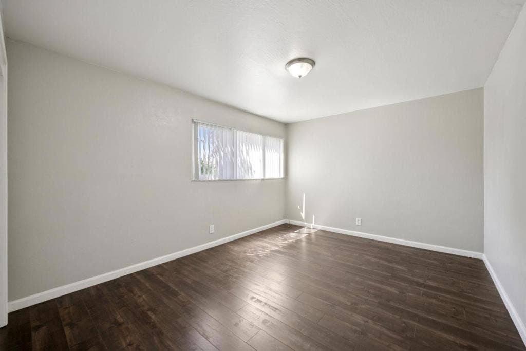 550 Berry Avenue, Hayward, CA 94544 550 Berry Avenue, Hayward, CA 94544