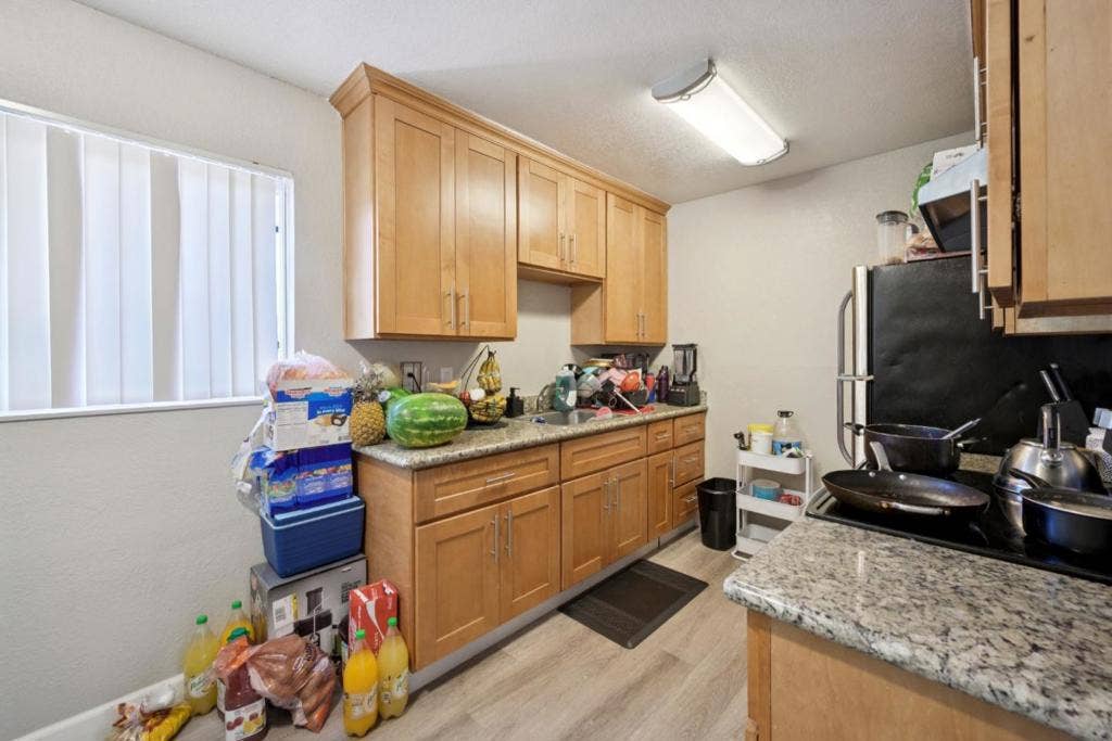 550 Berry Avenue, Hayward, CA 94544 550 Berry Avenue, Hayward, CA 94544