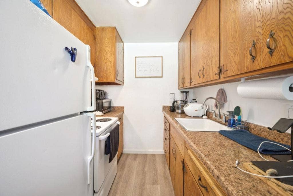 550 Berry Avenue, Hayward, CA 94544 550 Berry Avenue, Hayward, CA 94544
