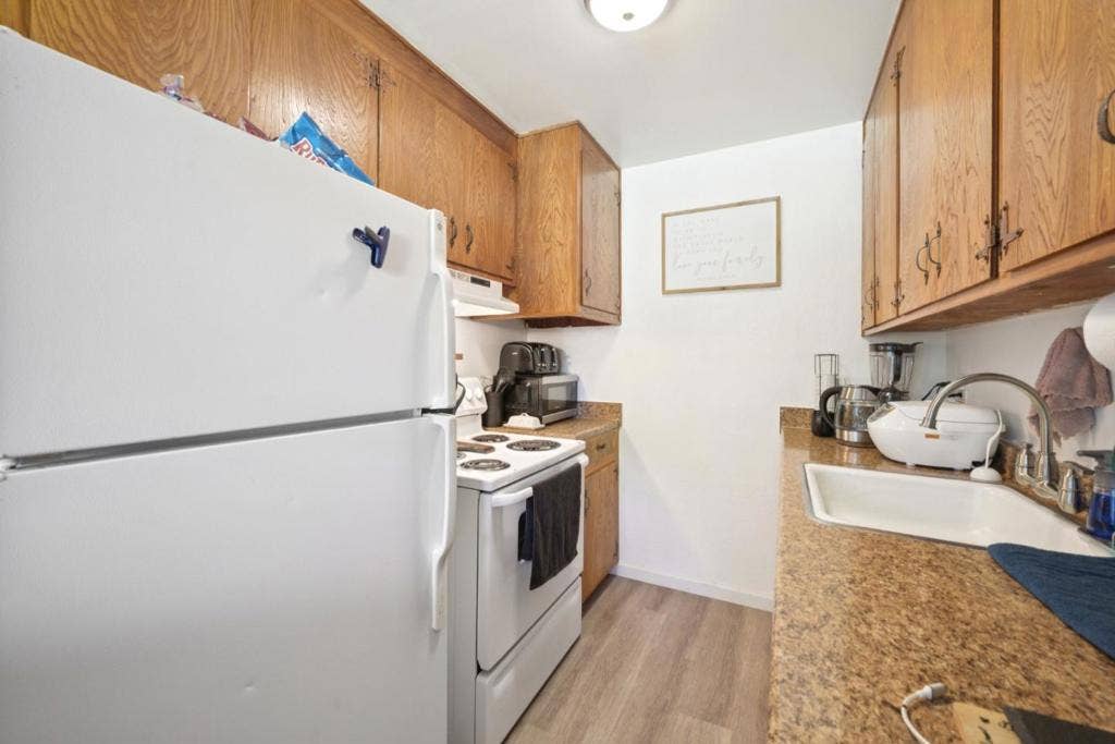 550 Berry Avenue, Hayward, CA 94544 550 Berry Avenue, Hayward, CA 94544
