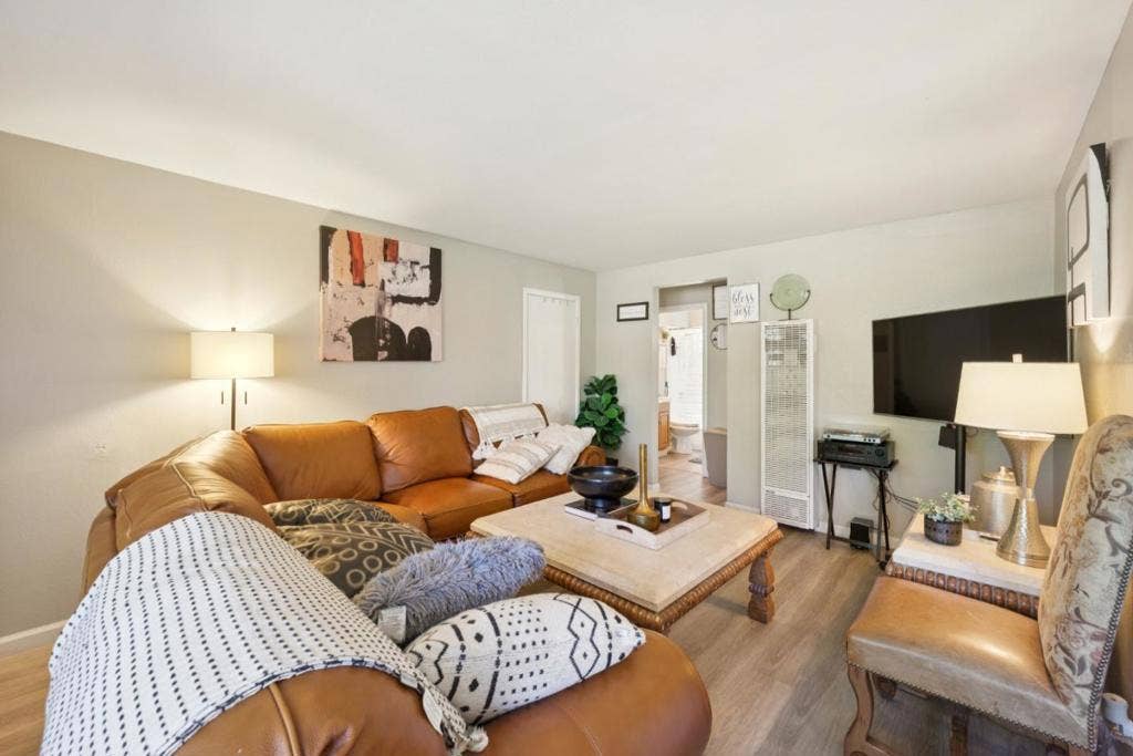550 Berry Avenue, Hayward, CA 94544 550 Berry Avenue, Hayward, CA 94544