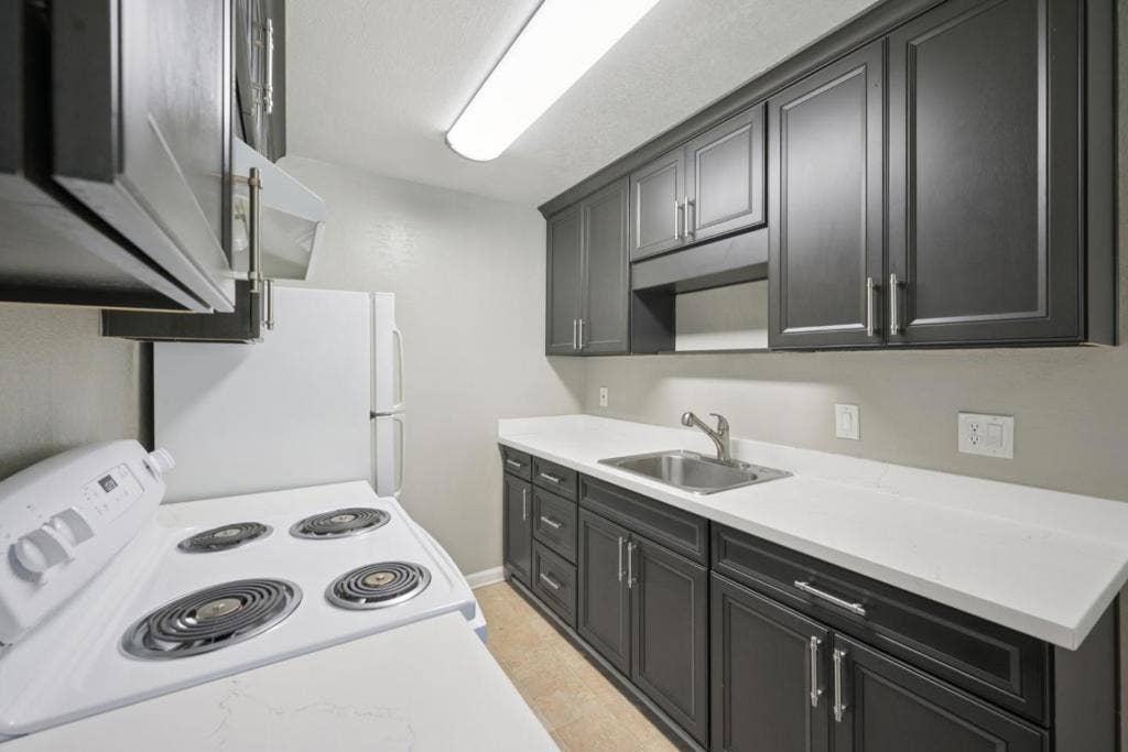 550 Berry Avenue, Hayward, CA 94544 550 Berry Avenue, Hayward, CA 94544