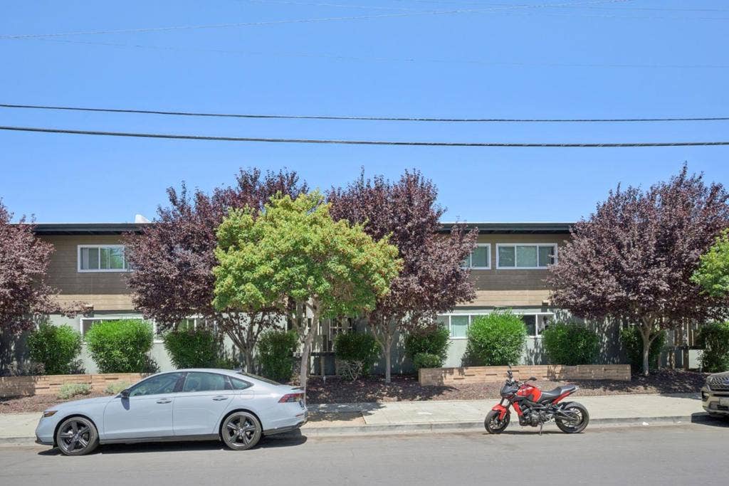 550 Berry Avenue, Hayward, CA 94544 550 Berry Avenue, Hayward, CA 94544