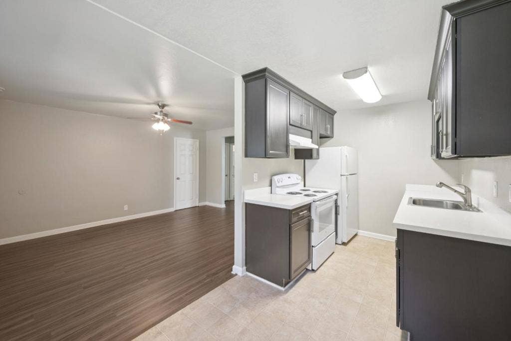 550 Berry Avenue, Hayward, CA 94544 550 Berry Avenue, Hayward, CA 94544