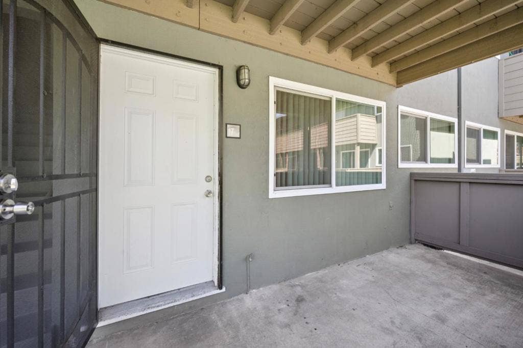 550 Berry Avenue, Hayward, CA 94544 550 Berry Avenue, Hayward, CA 94544