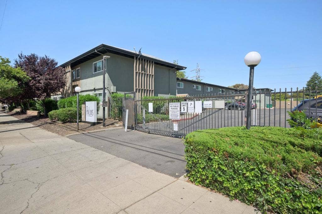 550 Berry Avenue, Hayward, CA 94544 550 Berry Avenue, Hayward, CA 94544