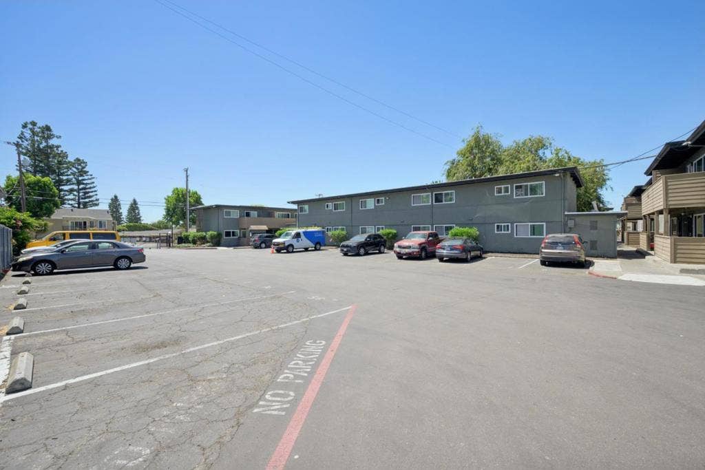 550 Berry Avenue, Hayward, CA 94544 550 Berry Avenue, Hayward, CA 94544