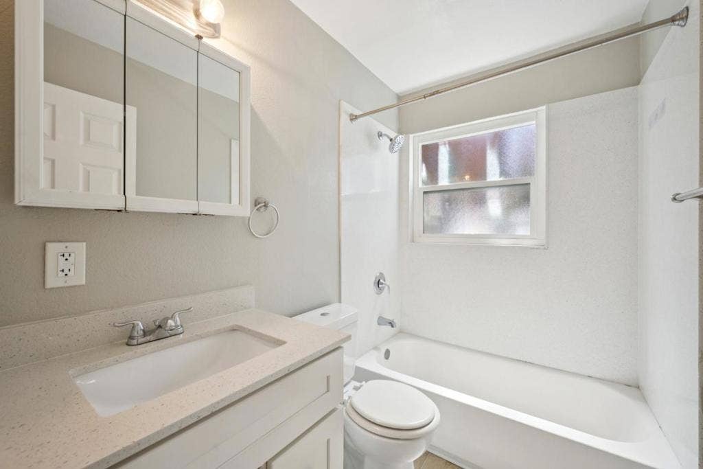 550 Berry Avenue, Hayward, CA 94544 550 Berry Avenue, Hayward, CA 94544