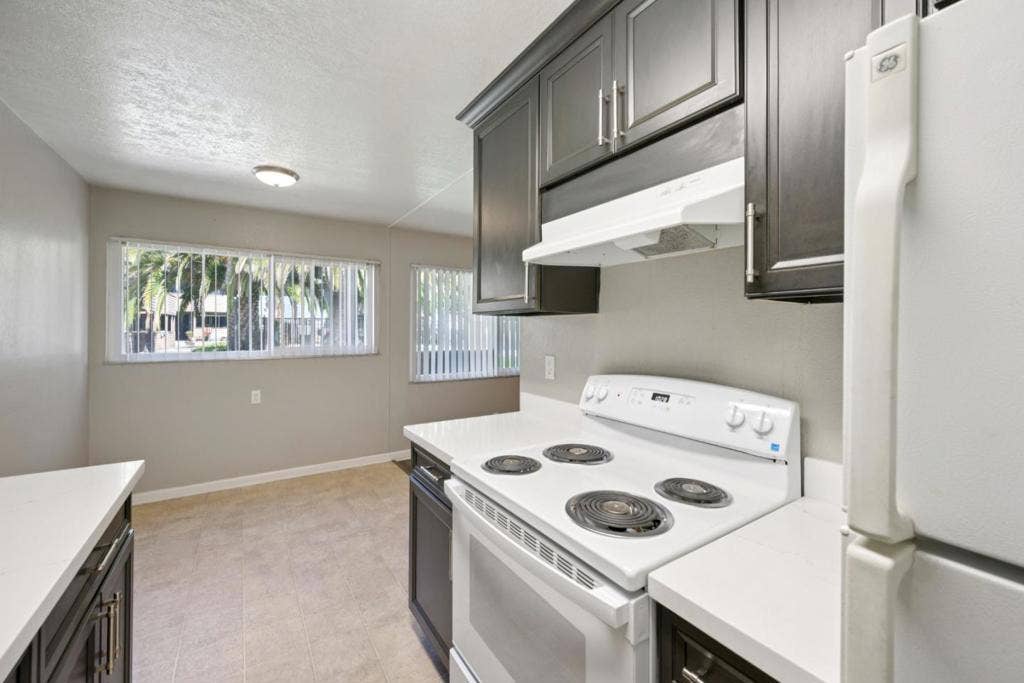 550 Berry Avenue, Hayward, CA 94544 550 Berry Avenue, Hayward, CA 94544