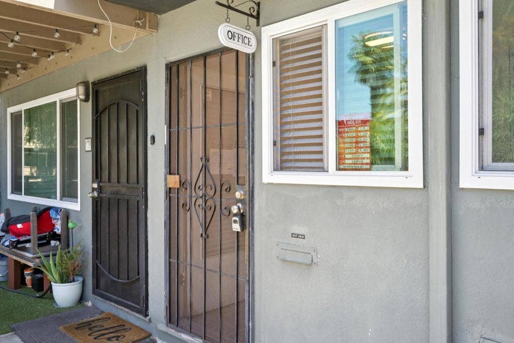 550 Berry Avenue, Hayward, CA 94544 550 Berry Avenue, Hayward, CA 94544