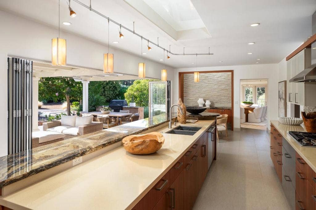 26883 Dezahara Way, Los Altos Hills, CA 94022 26883 Dezahara Way, Los Altos Hills, CA 94022