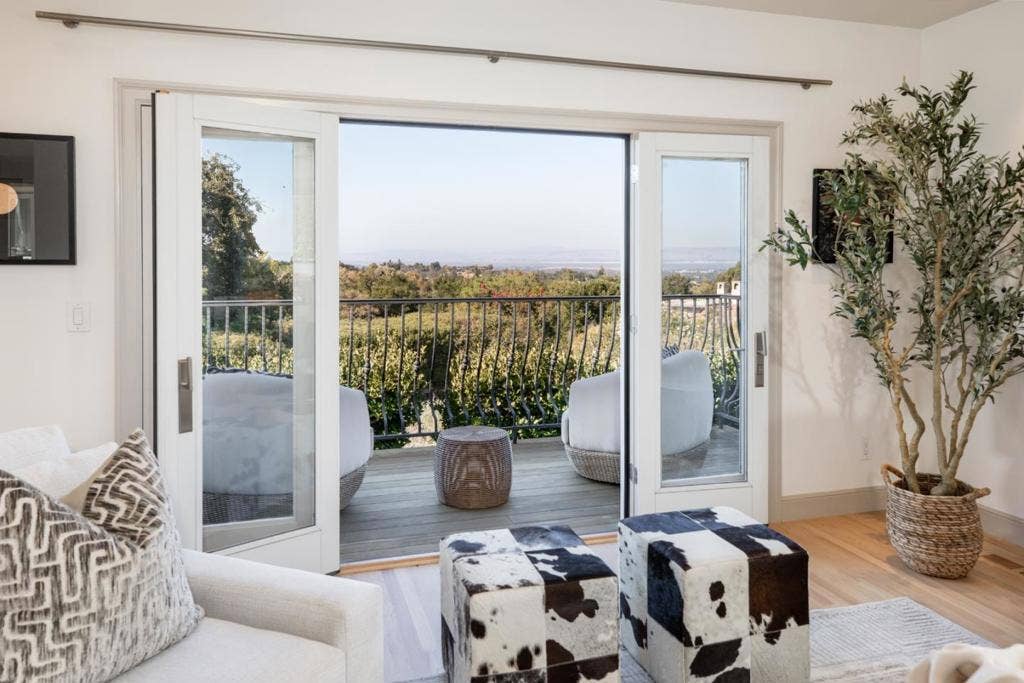 26883 Dezahara Way, Los Altos Hills, CA 94022 26883 Dezahara Way, Los Altos Hills, CA 94022