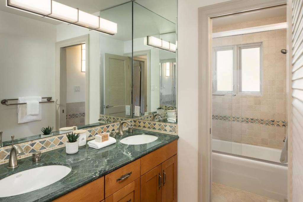 26883 Dezahara Way, Los Altos Hills, CA 94022 26883 Dezahara Way, Los Altos Hills, CA 94022