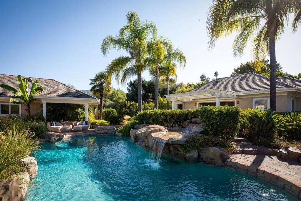 26883 Dezahara Way, Los Altos Hills, CA 94022 26883 Dezahara Way, Los Altos Hills, CA 94022