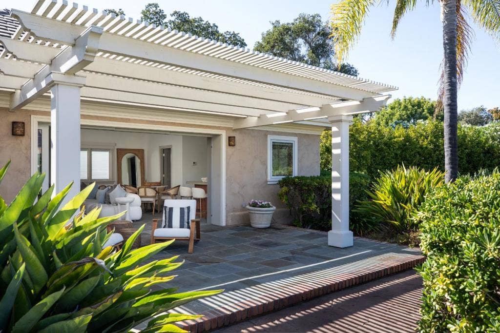 26883 Dezahara Way, Los Altos Hills, CA 94022 26883 Dezahara Way, Los Altos Hills, CA 94022