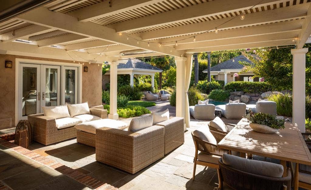 26883 Dezahara Way, Los Altos Hills, CA 94022 26883 Dezahara Way, Los Altos Hills, CA 94022