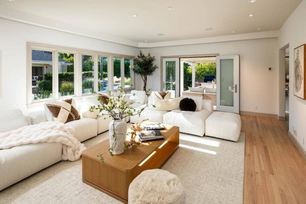 26883 Dezahara Way, Los Altos Hills, CA 94022 26883 Dezahara Way, Los Altos Hills, CA 94022