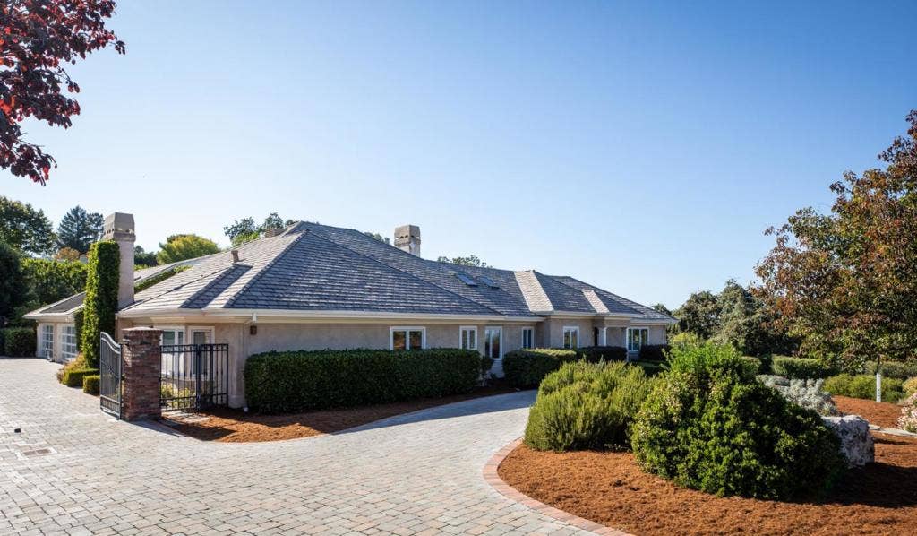 26883 Dezahara Way, Los Altos Hills, CA 94022 26883 Dezahara Way, Los Altos Hills, CA 94022