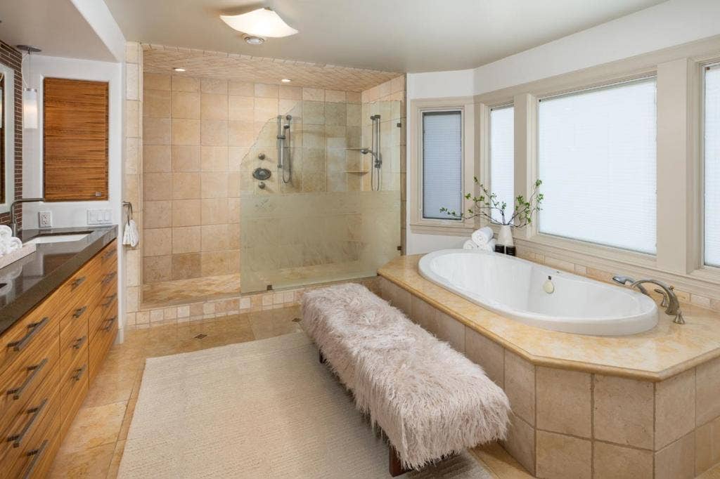 26883 Dezahara Way, Los Altos Hills, CA 94022 26883 Dezahara Way, Los Altos Hills, CA 94022