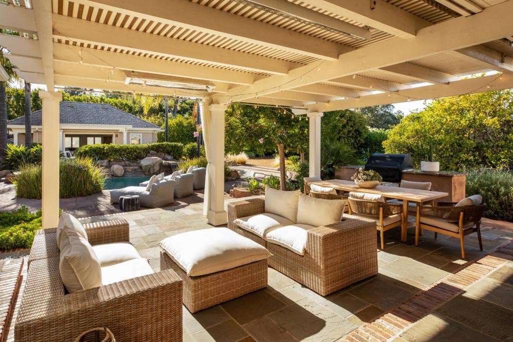 26883 Dezahara Way, Los Altos Hills, CA 94022 26883 Dezahara Way, Los Altos Hills, CA 94022