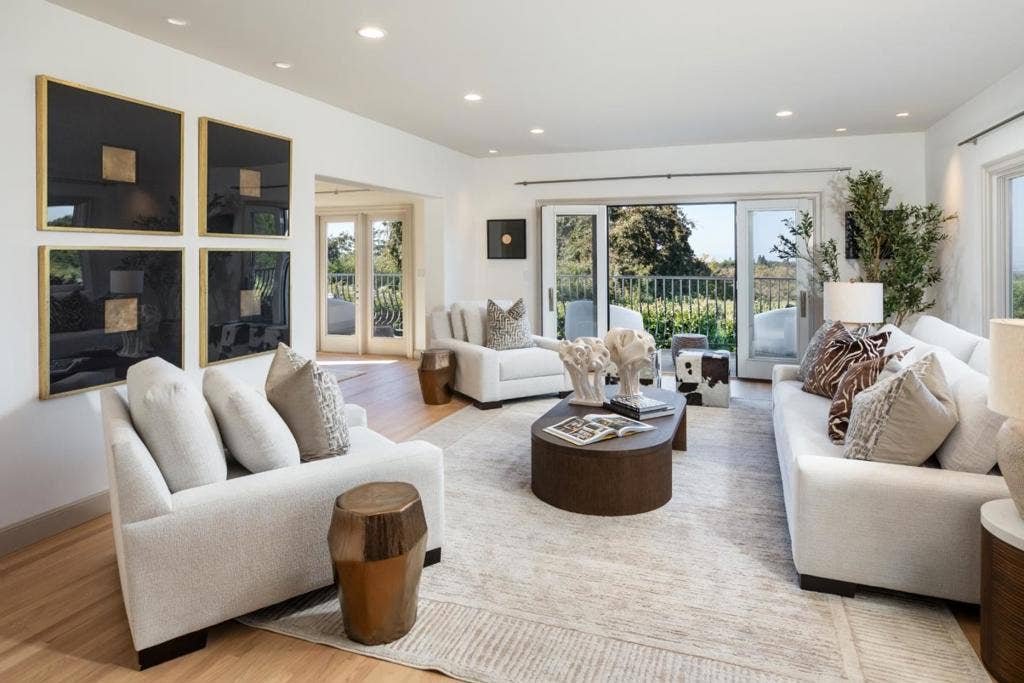 26883 Dezahara Way, Los Altos Hills, CA 94022 26883 Dezahara Way, Los Altos Hills, CA 94022