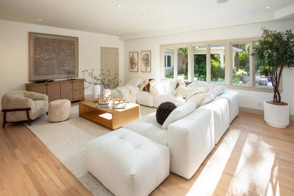 26883 Dezahara Way, Los Altos Hills, CA 94022 26883 Dezahara Way, Los Altos Hills, CA 94022