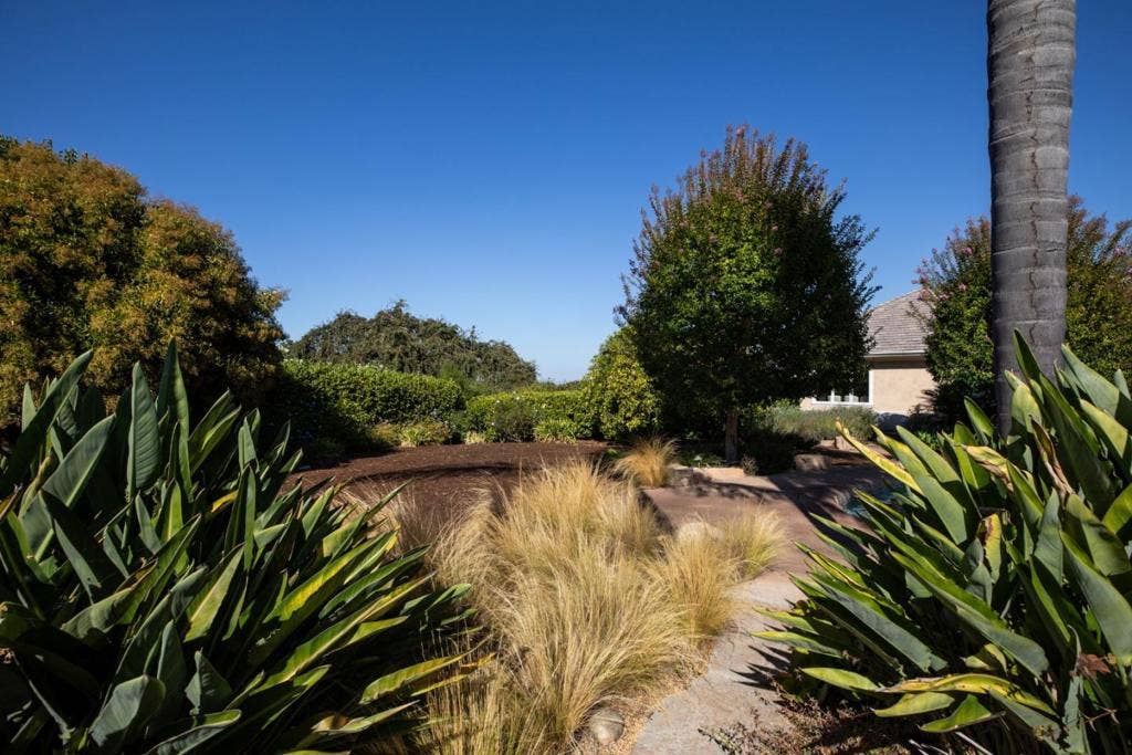 26883 Dezahara Way, Los Altos Hills, CA 94022 26883 Dezahara Way, Los Altos Hills, CA 94022