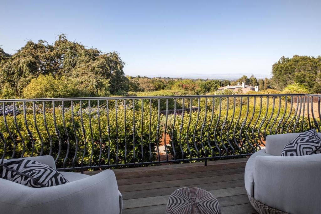 26883 Dezahara Way, Los Altos Hills, CA 94022 26883 Dezahara Way, Los Altos Hills, CA 94022