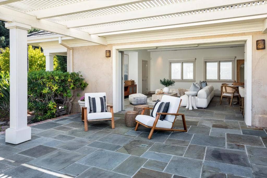 26883 Dezahara Way, Los Altos Hills, CA 94022 26883 Dezahara Way, Los Altos Hills, CA 94022