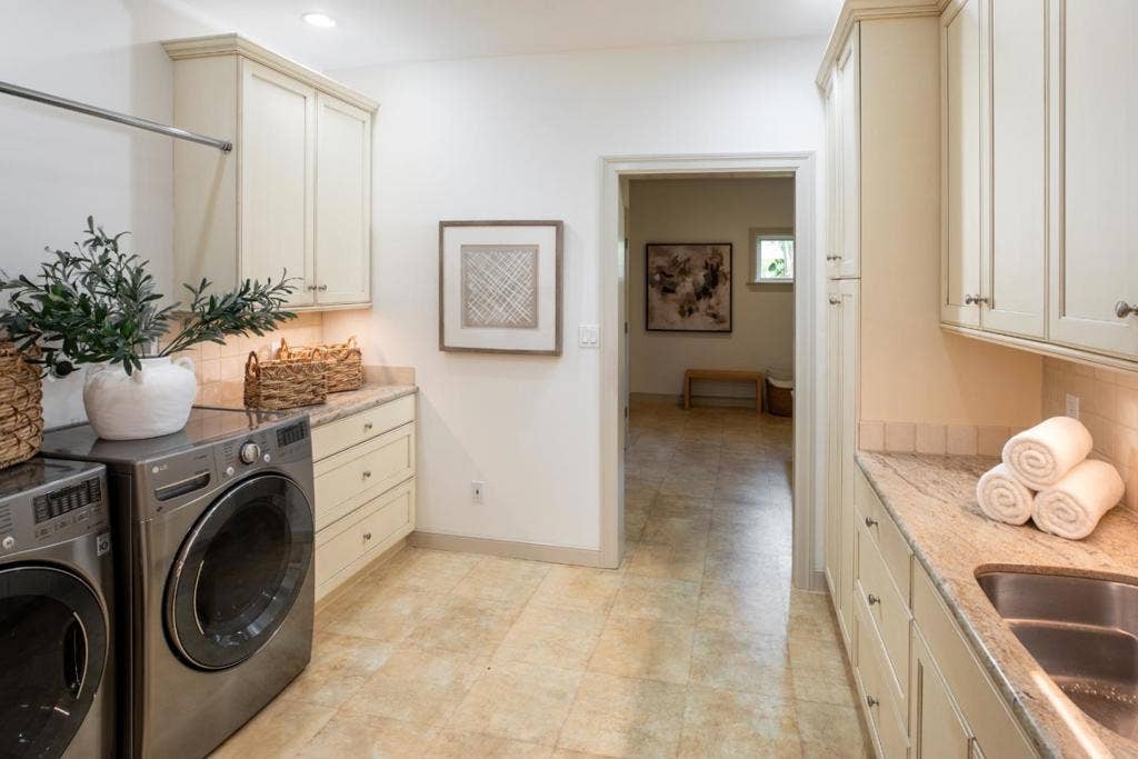 26883 Dezahara Way, Los Altos Hills, CA 94022 26883 Dezahara Way, Los Altos Hills, CA 94022