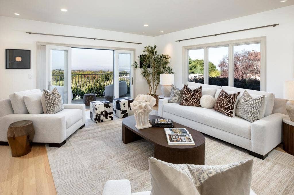 26883 Dezahara Way, Los Altos Hills, CA 94022 26883 Dezahara Way, Los Altos Hills, CA 94022