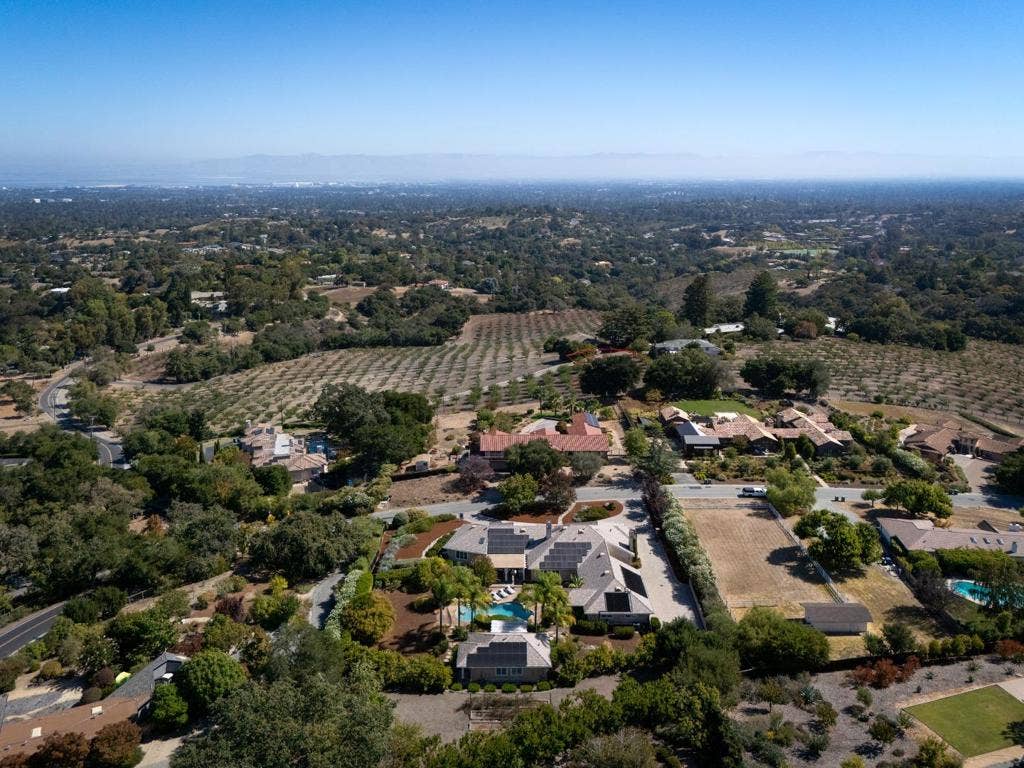 26883 Dezahara Way, Los Altos Hills, CA 94022 26883 Dezahara Way, Los Altos Hills, CA 94022