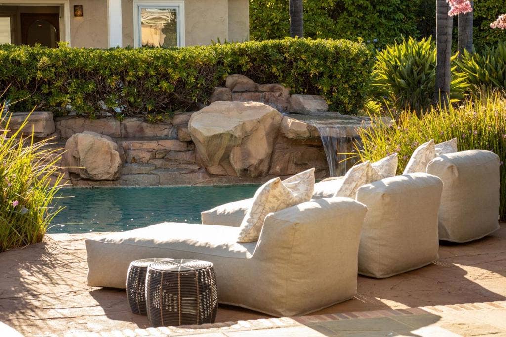 26883 Dezahara Way, Los Altos Hills, CA 94022 26883 Dezahara Way, Los Altos Hills, CA 94022