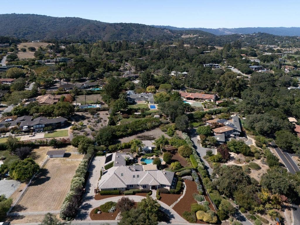 26883 Dezahara Way, Los Altos Hills, CA 94022 26883 Dezahara Way, Los Altos Hills, CA 94022