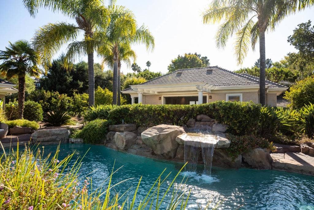 26883 Dezahara Way, Los Altos Hills, CA 94022 26883 Dezahara Way, Los Altos Hills, CA 94022