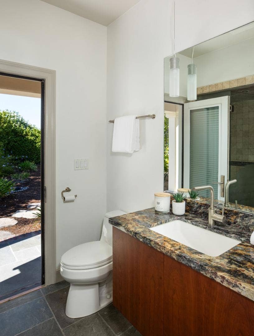26883 Dezahara Way, Los Altos Hills, CA 94022 26883 Dezahara Way, Los Altos Hills, CA 94022